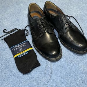Men’s Docker Dress Shoes & 1 pair of Black Socks